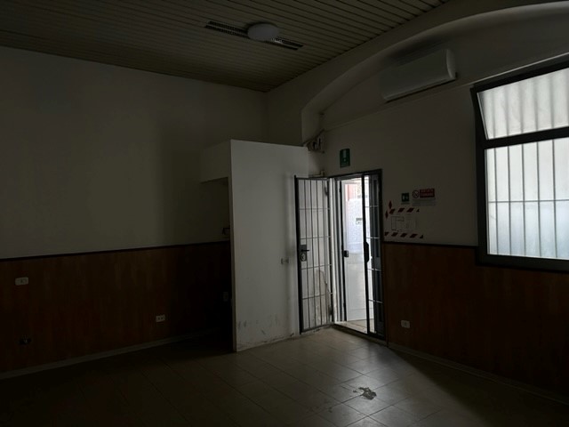 Negozio in Affitto con laboratorio  Pacinotti 11 Milano