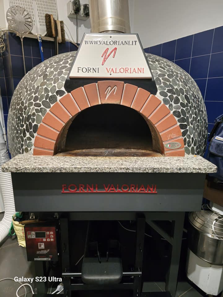 Bar Pizza Con forno Gas Monza 60.000€