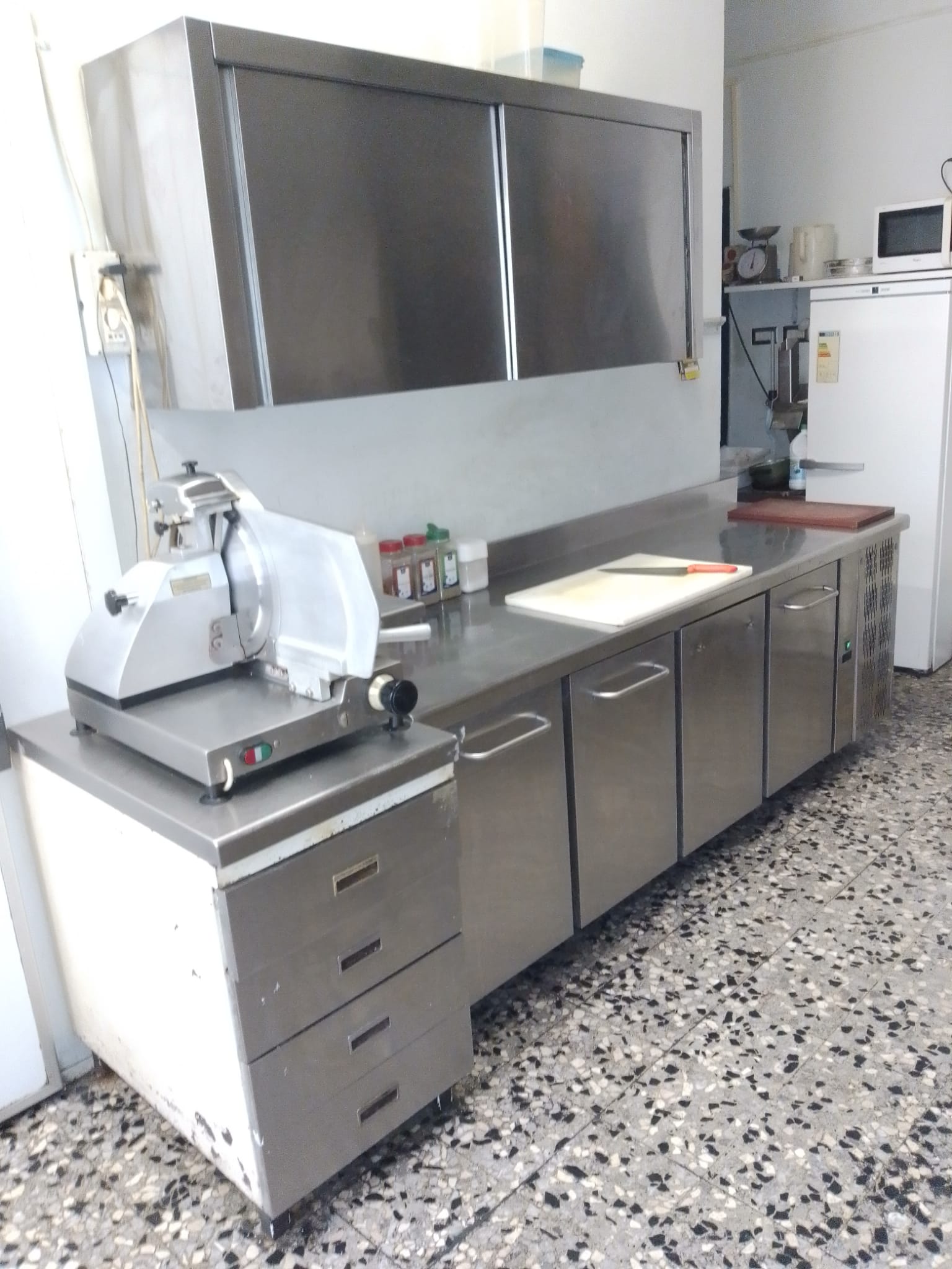 Pizzeria Rosticceria F.Armate MI.79000€