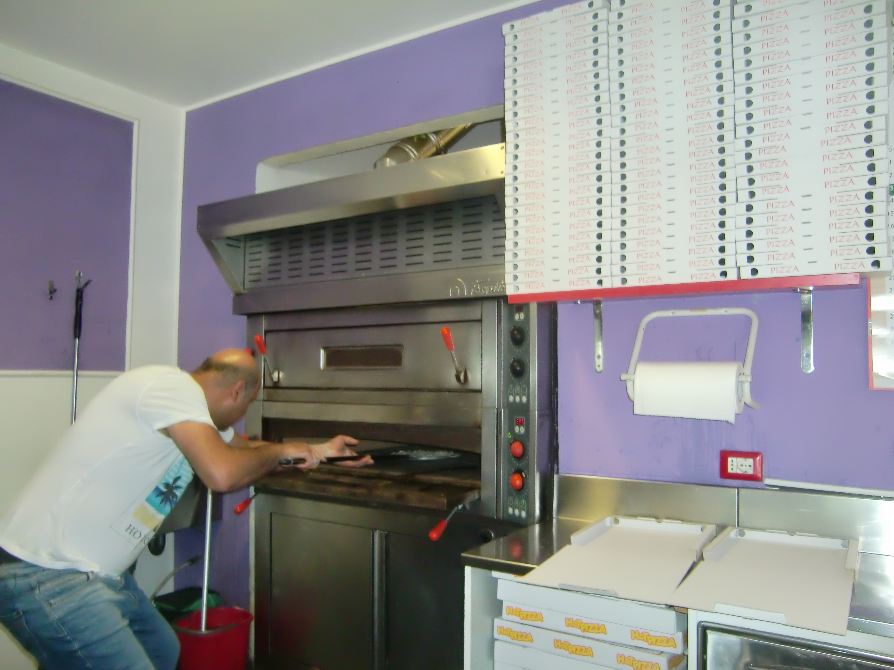 Pizzeria Rosticceria F.Armate MI.79000€