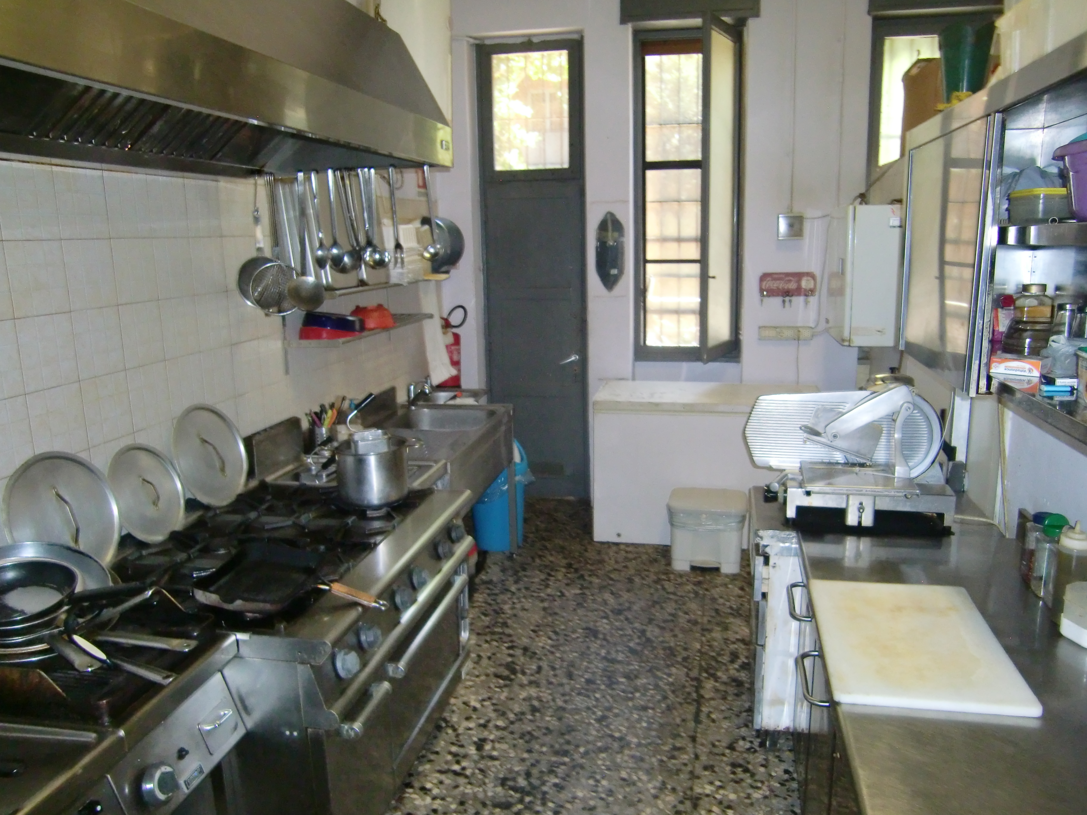 Pizzeria Rosticceria F.Armate MI.79000€