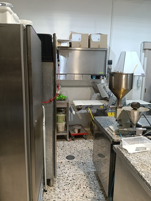 Bar  Gelateria  Pasticceria produzione propria Pogliano M.se € 300.000
