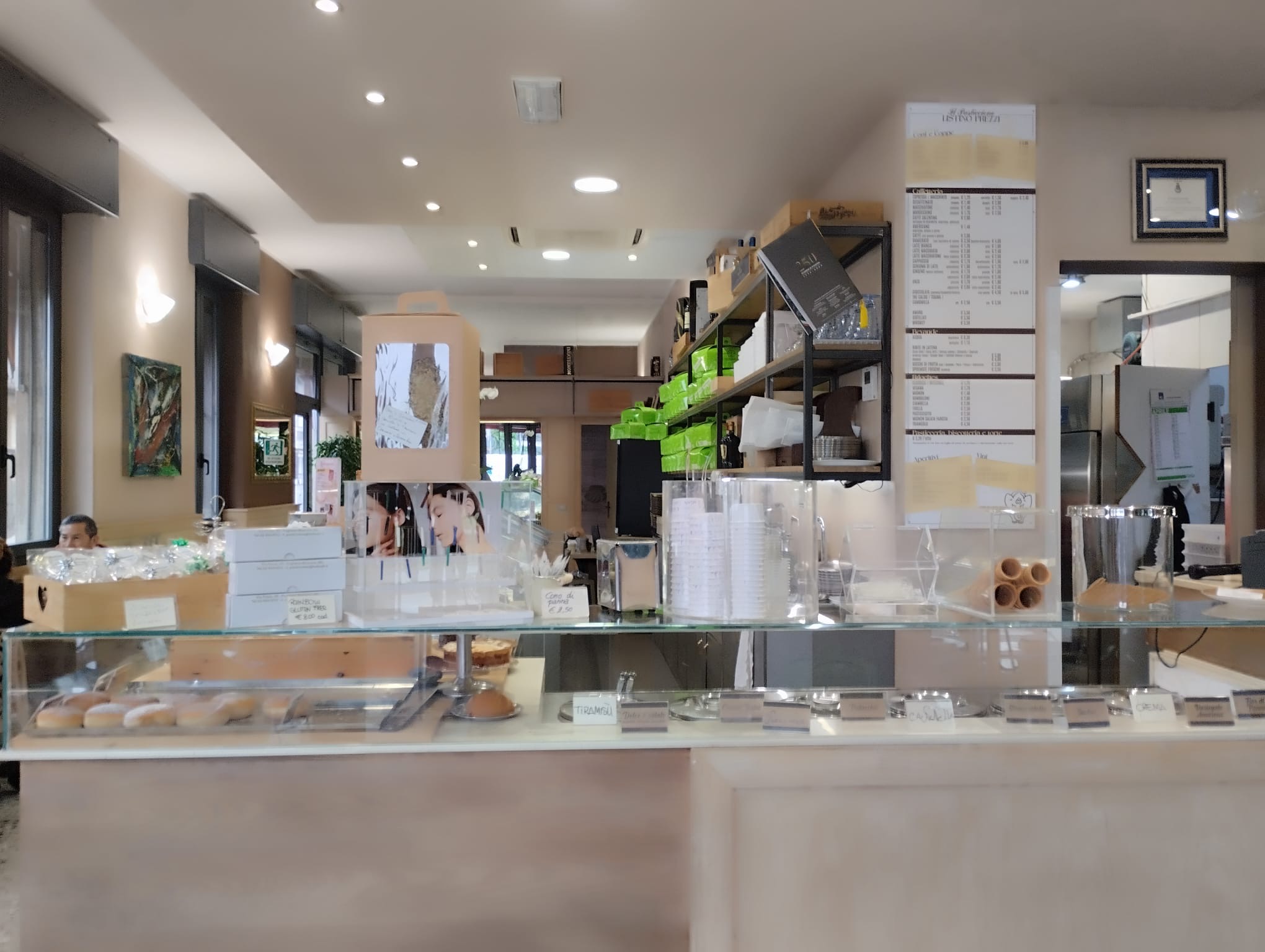Bar  Gelateria  Pasticceria produzione propria Pogliano M.se € 300.000