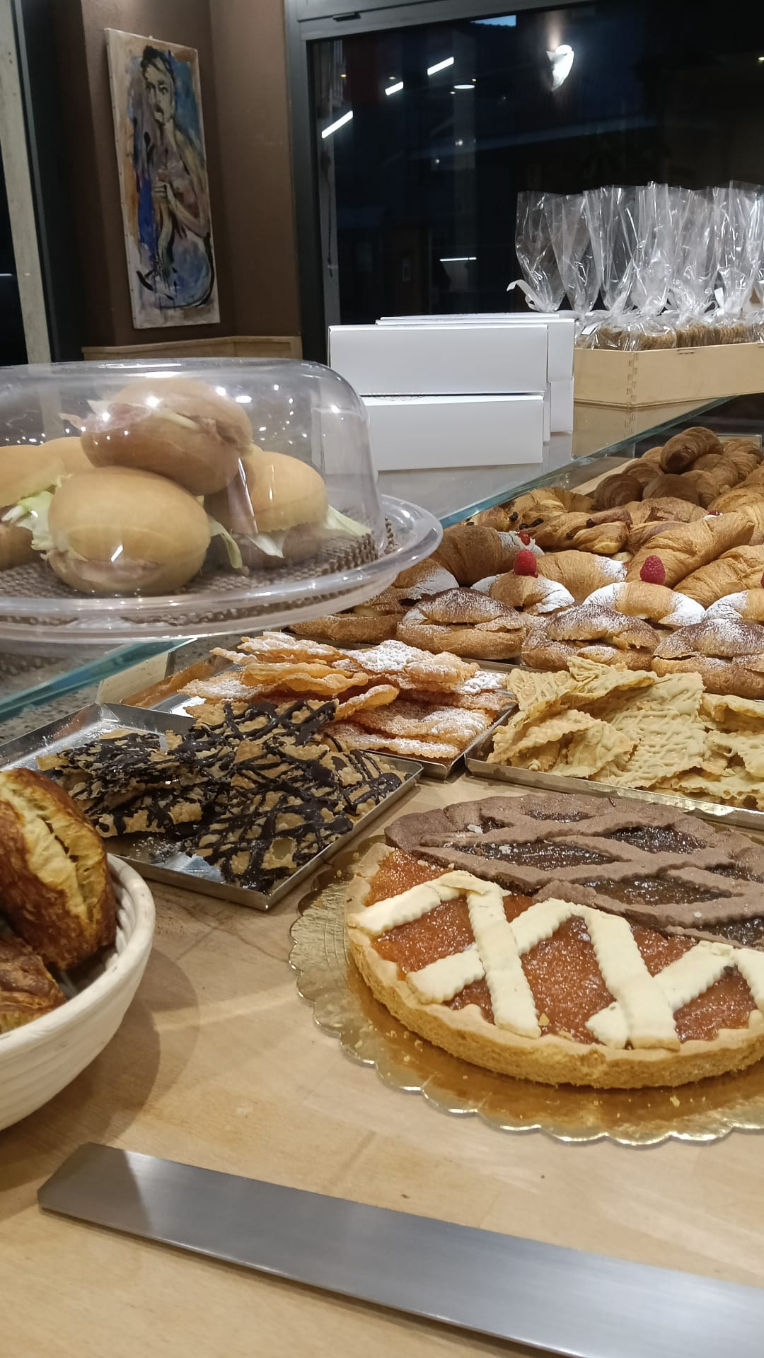 Bar  Gelateria  Pasticceria produzione propria Pogliano M.se € 300.000