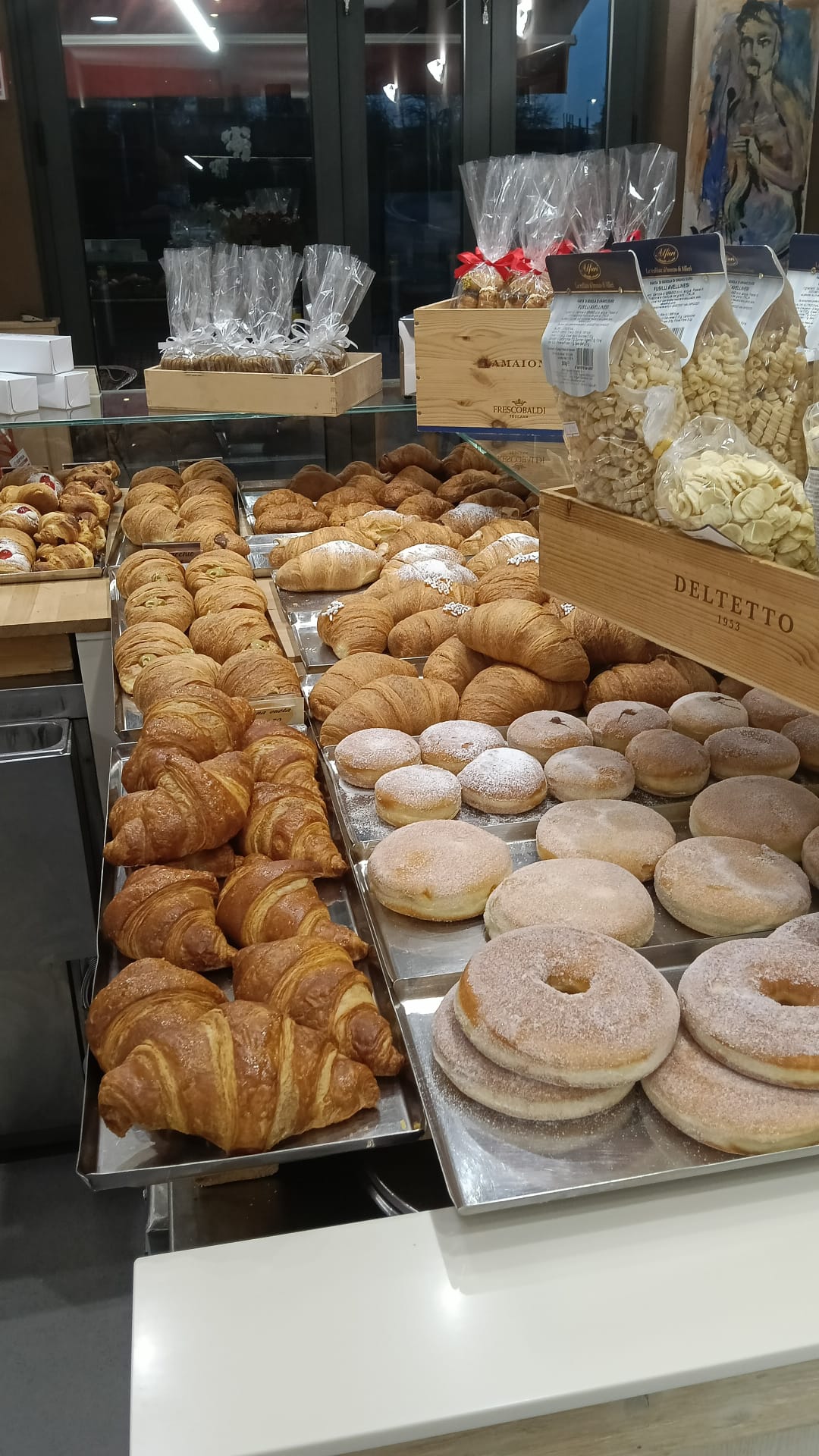Bar  Gelateria  Pasticceria produzione propria Pogliano M.se € 300.000