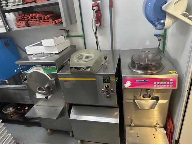 Bar  Gelateria  Pasticceria produzione propria Pogliano M.se € 300.000