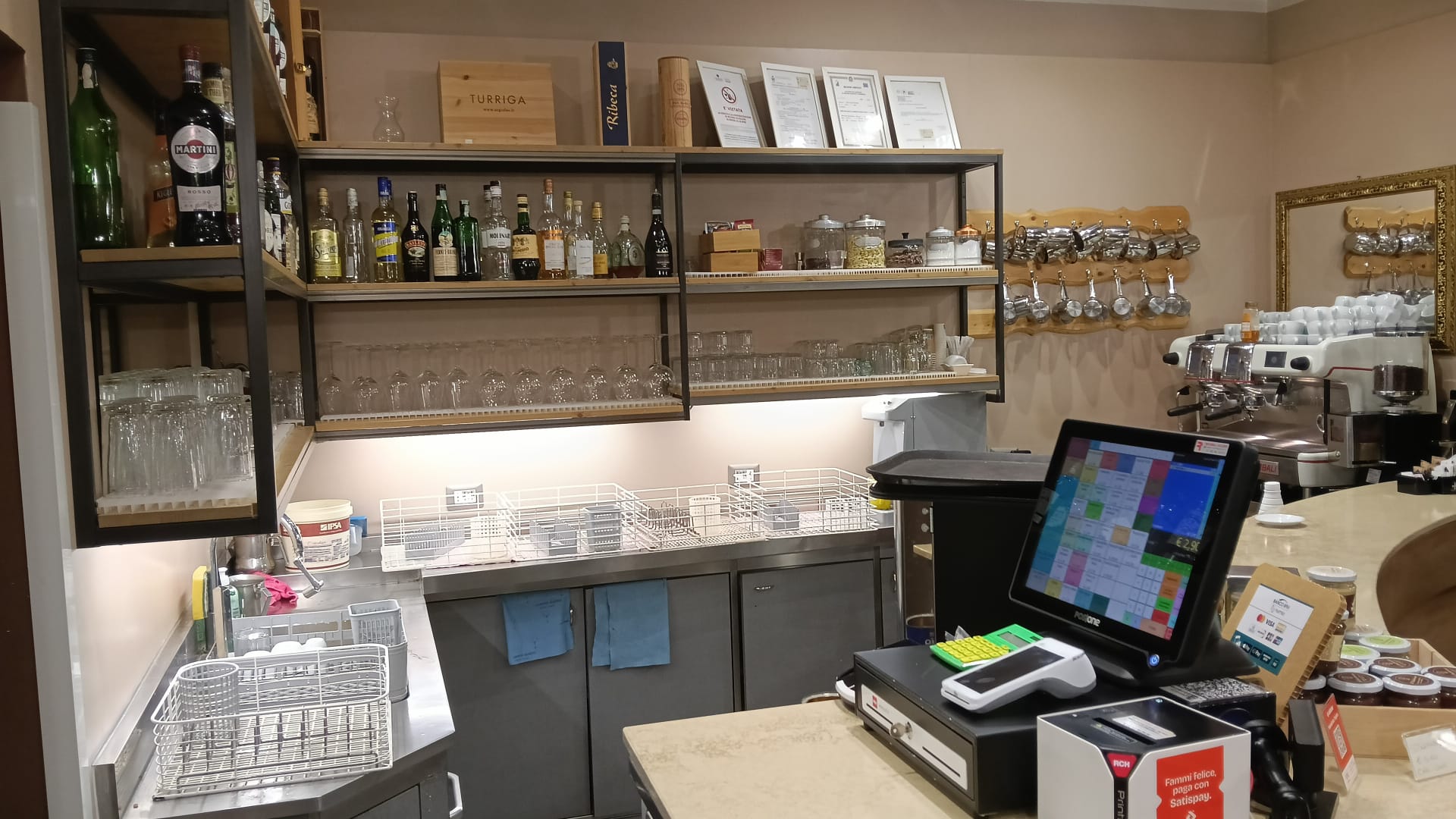 Bar  Gelateria  Pasticceria produzione propria Pogliano M.se € 300.000