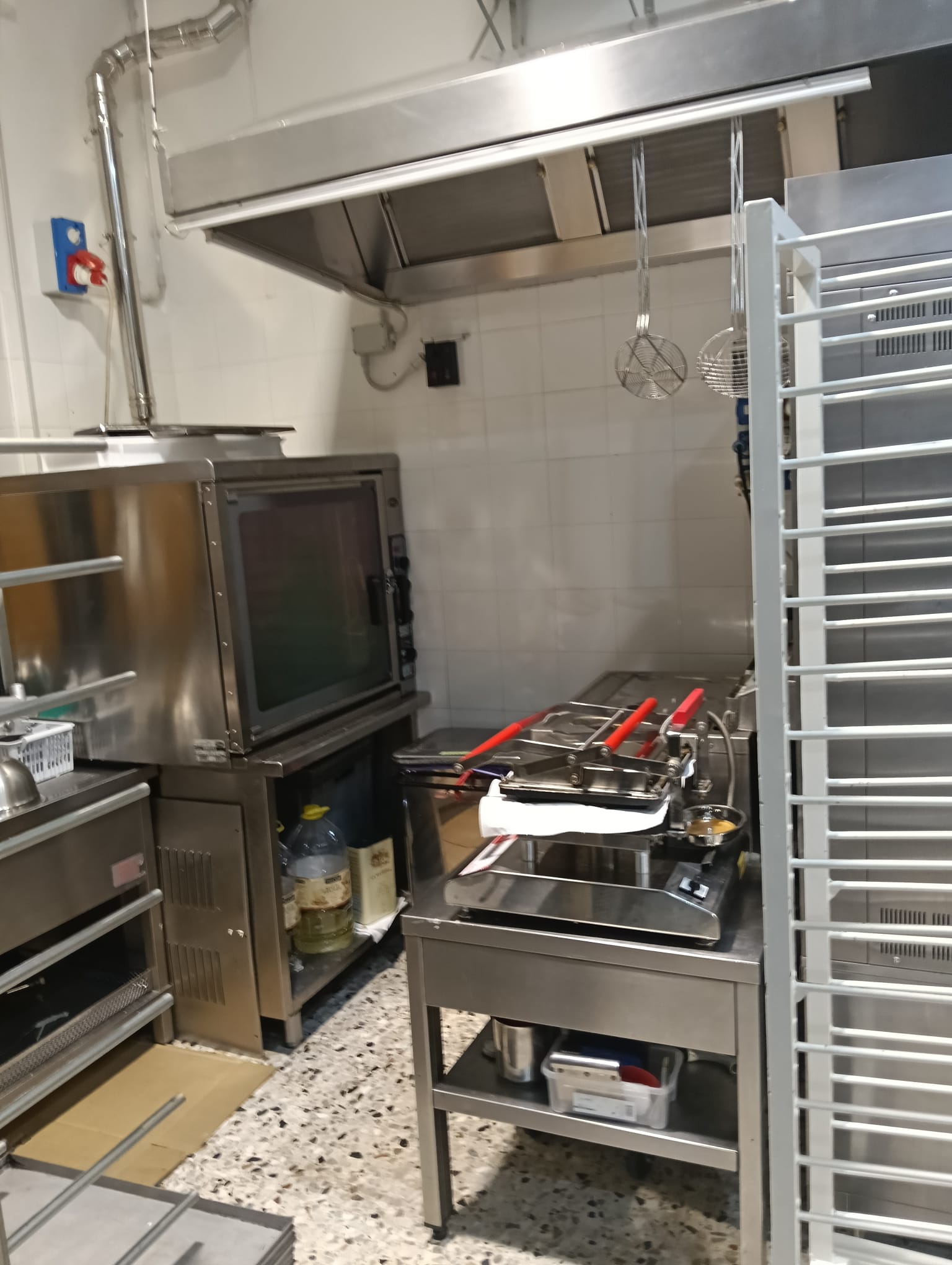 Bar  Gelateria  Pasticceria produzione propria Pogliano M.se € 300.000
