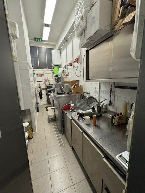 GELATERIA BAR LAMBRATE 70.000€