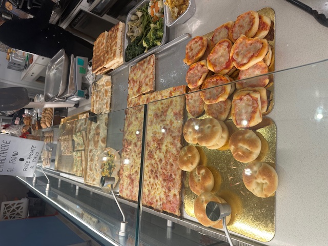 Pan caffè con laboratorio  Sarpi Milano 180.000€